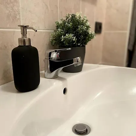 Loft - 1 Min Hospital S.orsola - Free Parking Апартаменты *